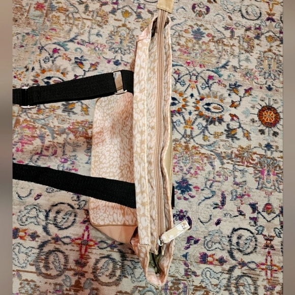 GloVelt, Gold/Shimmer Multi Pocket, Tennis Tote. - Picture 6 of 12